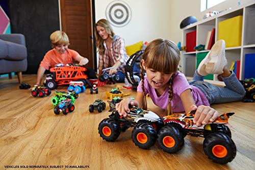 Hot wheels Monster Trucks , pack de 4 coches de juguete escala 1:64, modelos surtidos (Mattel GBP23)