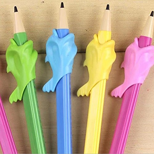 iTemer Juego de 4 lápices de silicona para escritura con forma de pez, herramienta para corrección de postura para niños (color al azar)