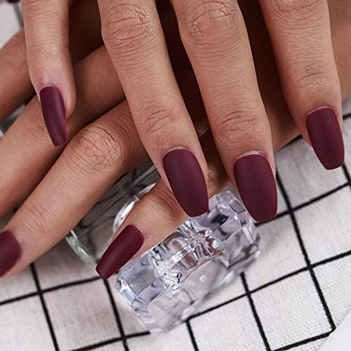 IYOU Moda mate falsas uñas de color sólido vino rojo falso sin dientes de cubierta completa uñas consejos conjuntos de fiesta de boda Prom Clip en las uñas para las mujeres y las niñas (24 piezas)