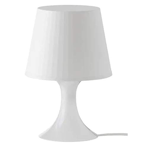 Lámpara de mesa blanca, de Ikea