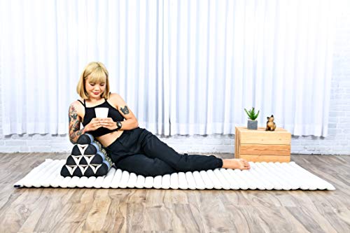 Leewadee Almohada Triangular tailandesa – Cojín de kapok ecológico, Respaldo cómodo para Leer, Almohadilla Hecha a Mano, 50 x 33 x 33 cm, Azul Leewadee Almohada Triangular tailandesa – Cojín de kapok ecológico, Respaldo cómodo para Leer, Almohadilla Hecha a Mano, 50 x 33 x 33 cm, Azul