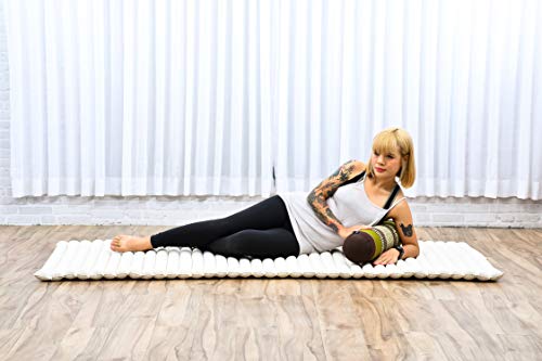 Leewadee Yoga Bolster pequeño – Cojín Alargado para Pilates y meditación, reposacabezas Hecho a Mano de kapok ecológico, 55 x 15 x 15 cm, marrón Verde