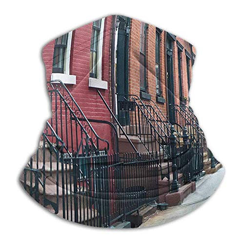 Linger In Escaleras urbanas Que conducen a Las Puertas de la Fila de Apartamentos Antiguos arquitectónicos de la Ciudad de Nueva York Vista del Cuello Calentador de Cuello Polaina