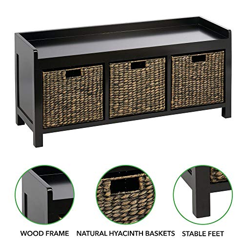 mDesign Banco con cajones para el vestíbulo – Elegante mueble zapatero para la entrada y otras estancias – Muebles auxiliares de madera con 3 cestas de almacenaje de jacinto de agua – negro/natural