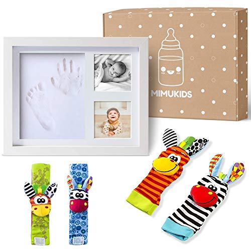 MIMUKIDS marco huellas bebe con sonajeros bebes pies y manos - regalo bebe originales marco para huella bebe con juguete para mano y pies son los mejores regalos originales para bebes recien nacidos MIMUKIDS marco huellas bebe con sonajeros bebes pies y manos - regalo bebe originales marco para huella bebe con juguete para mano y pies son los mejores regalos originales para bebes recien nacidos