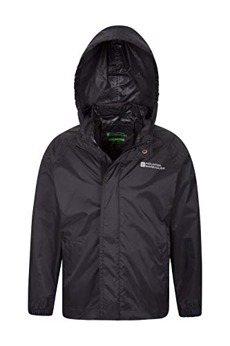 Mountain Warehouse Chaqueta Pakka para niños - Chubasquero y Cortavientos Transpirable, Repelente al Agua, con 2 Bolsillos y Plegable - Ideal para excursiones y Paseos Negro 5-6 Años Mountain Warehouse Chaqueta Pakka para niños - Chubasquero y Cortavientos Transpirable, Repelente al Agua, con 2 Bolsillos y Plegable - Ideal para excursiones y Paseos Negro 5-6 Años