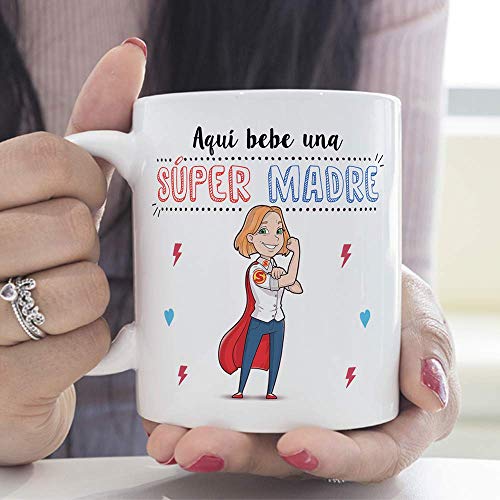 MUGFFINS Tazas Mama para Madres - AQUÍ Bebe UNA Super Madre - Taza Desayuno Original 350 ml - Idea Regalo para el día de la Madre