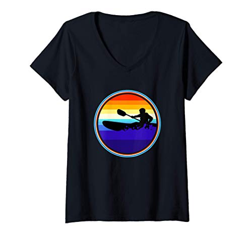 Mujer Kayak de regalo remando en kayak al atardecer Camiseta Cuello V