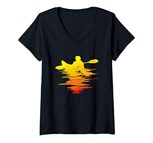 Mujer Kayak de remo de regalo de kayak al atardecer Camiseta Cuello V