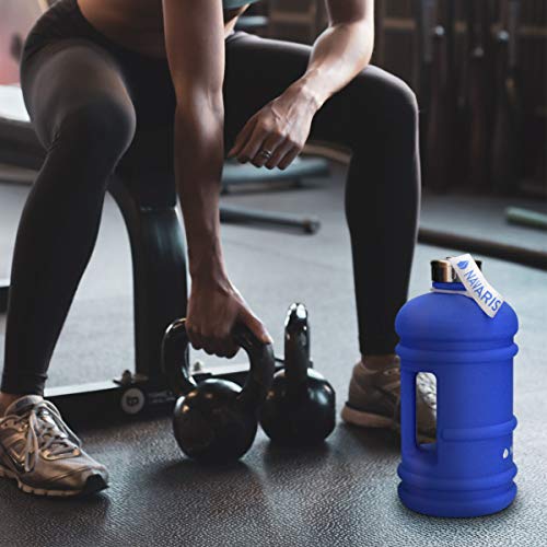 Navaris Botella Deportiva XXL - Bidón de Agua sin BPA - Cantimplora con Tapa y asa - Garrafa Grande de 2.2 litros para Fitness Ciclismo Senderismo Navaris Botella Deportiva XXL - Bidón de Agua sin BPA - Cantimplora con Tapa y asa - Garrafa Grande de 2.2 litros para Fitness Ciclismo Senderismo