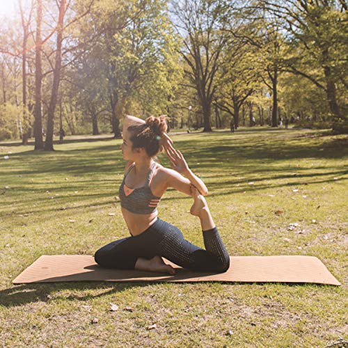 Navaris Esterilla de Yoga de Corcho Antideslizante - Alfombra para Entrenamiento de Gimnasia - Colchoneta de 183 x 61 x 0.5CM con Correa de Transporte