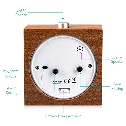 Navaris Reloj analógico de Madera con función Snooze - Despertador Retro en Forma de Cuadrado con luz y Alarma - Reloj silencioso en marrón Oscuro Navaris Reloj analógico de Madera con función Snooze - Despertador Retro en Forma de Cuadrado con luz y Alarma - Reloj silencioso en marrón Oscuro