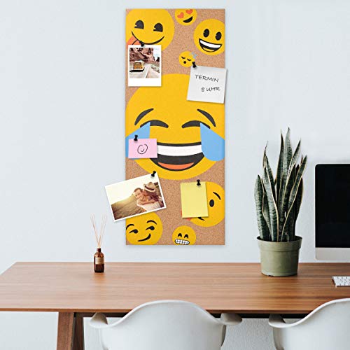 Navaris tablero de corcho con diseño de emojis - Pizarra de corcho de 25x60x2CM - Tablón para colgar anuncios con 6 chinchetas y set de montaje Navaris tablero de corcho con diseño de emojis - Pizarra de corcho de 25x60x2CM - Tablón para colgar anuncios con 6 chinchetas y set de montaje