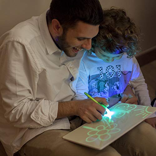 Nene Toys – Pizarra Mágica de Luz – Tamaño A4 – Tablero Luminoso para Dibujar en la Oscuridad – Juguete Infantil Educativo para Niños de 3 a 12 años - Incluye 2 Bolígrafos Mágicos + 5 Plantillas