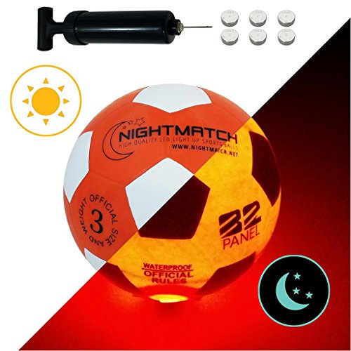 NIGHTMATCH Balón de Fútbol Ilumina Incl. Bomba de balón - LED Interior se Enciende Cuando se patea – Brilla en la Oscuridad - Tamaño 3 - Tamaño y Peso Oficial Naranja/Blanco