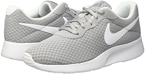 Nike Tanjun, Zapatillas de Running para Mujer, Gris (Wolf Grey/White), 36 EU