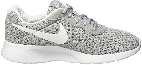 NIKE Tanjun, Zapatillas Mujer, Gris Wolf Grey White, 38.5 EU NIKE Tanjun, Zapatillas Mujer, Gris Wolf Grey White, 38.5 EU