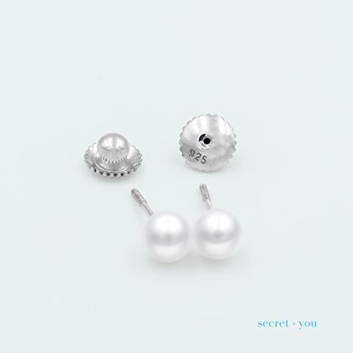 Pendientes para Bebés y Niñas de Perlas Blancas Redondas con Tuerca Especial de Tornillo SECRET & YOU - Disponibles en Oro de 18 Kilates o en Plata de ley de 925 milésimas Pendientes para Bebés y Niñas de Perlas Blancas Redondas con Tuerca Especial de Tornillo SECRET & YOU - Disponibles en Oro de 18 Kilates o en Plata de ley de 925 milésimas