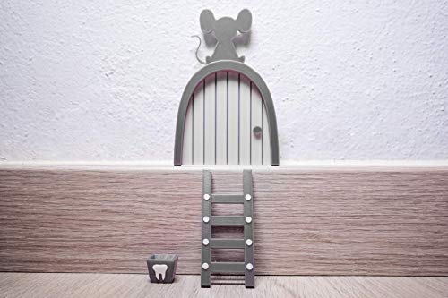Ratoncito Perez puerta gris a su casita con escalera y cajita para diente de leche y moneda dorada para poner en almohada. Hecha en España Ratoncito Perez puerta gris a su casita con escalera y cajita para diente de leche y moneda dorada para poner en almohada. Hecha en España