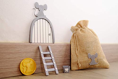 Ratoncito Perez puerta gris a su casita con escalera y cajita para diente de leche y moneda dorada para poner en almohada. Hecha en España Ratoncito Perez puerta gris a su casita con escalera y cajita para diente de leche y moneda dorada para poner en almohada. Hecha en España