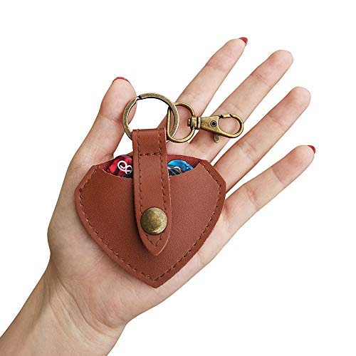 Rayzm Portapúas para Guitarra con 6 pcs, Soporte de Cuero Bolsita de Púas Llavero, Cinta con Enganche de Botón al Mástil para Correas. Guitarra Clásica, Acústica, Eléctrica, Bajo y Mandolina. Rayzm Portapúas para Guitarra con 6 pcs, Soporte de Cuero Bolsita de Púas Llavero, Cinta con Enganche de Botón al Mástil para Correas. Guitarra Clásica, Acústica, Eléctrica, Bajo y Mandolina.