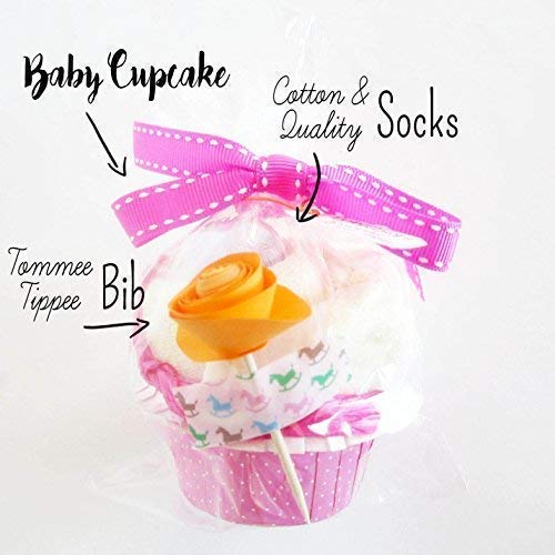 Regalo Original para Recién Nacidos | Caja con Cupcake (Babero TOMMEE TIPPEE + Calcetines en Algodón), Esponja natural SUAVINEX y Calcetines en Forma de Flor | Baby Shower Idea Regalo | Tonos Rosas, Para Niñas