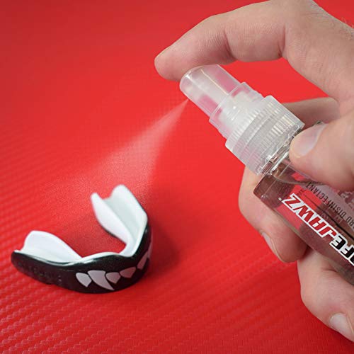 SAFEJAWZ Spray desinfectante para Protectores bucales Limpiador Protector de Goma Antimicrobiano con Sabor a Menta. 50ml. SAFEJAWZ Spray desinfectante para Protectores bucales Limpiador Protector de Goma Antimicrobiano con Sabor a Menta. 50ml.