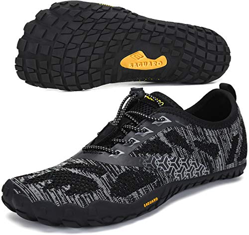 SAGUARO Hombre Mujer Zapatillas de Training Yoga Entrenamiento Gym Interior Transpirables Zapatos Correr Barefoot Resistentes Comodas Zapatos Gimnasio Asfalto Playa Agua Exterior(034 Negro, 42 EU)