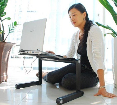 Soporte portátil y ajustable de aluminio para portátiles, Notebooks y Macbooks con ventiladores para CPU, de peso ultraligero, ergonómico, bandeja para la cama, posición parado o sentado