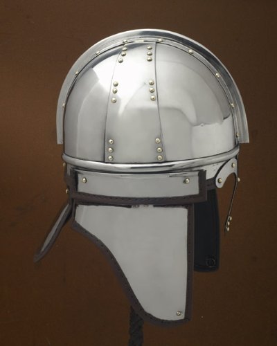 Tarde destrozadopor caballería casco (Burgo Castle), acero - corona casco