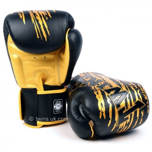 Twins Special Black & Gold Claw Boxing Gloves 10oz Twins Special Black & Gold Claw Boxing Gloves 10oz