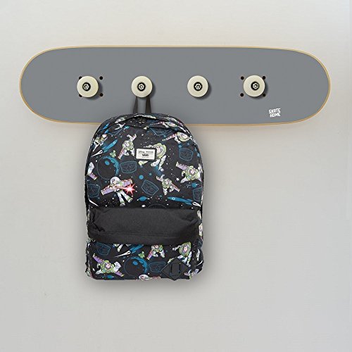 Un Perchero Muy Original para un Skater, Gris Un Perchero Muy Original para un Skater, Gris