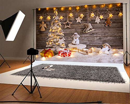 YongFoto 2,2x1,5m Fondo de Fotografia Árbol Navidad Regalos Trineo Muñeco Nieve Luces Brillantes RIC Tablón Madera Pesada Nieve Navidad Telón de Fondo Fiesta Niños Boby Estudio Fotográfico Accesorios