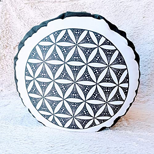 Zafu, cojín de meditación en tonos blanco y negro con mandala inspirado en la flor de la vida diseñado por floresyabejas