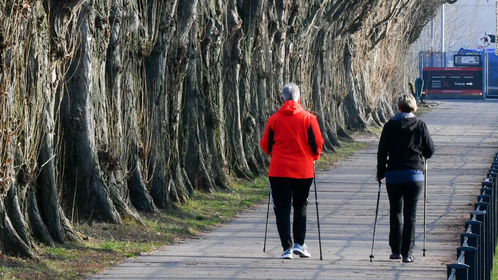 El uso de un rastreador de fitness podría hacerte caminar una milla extra al día