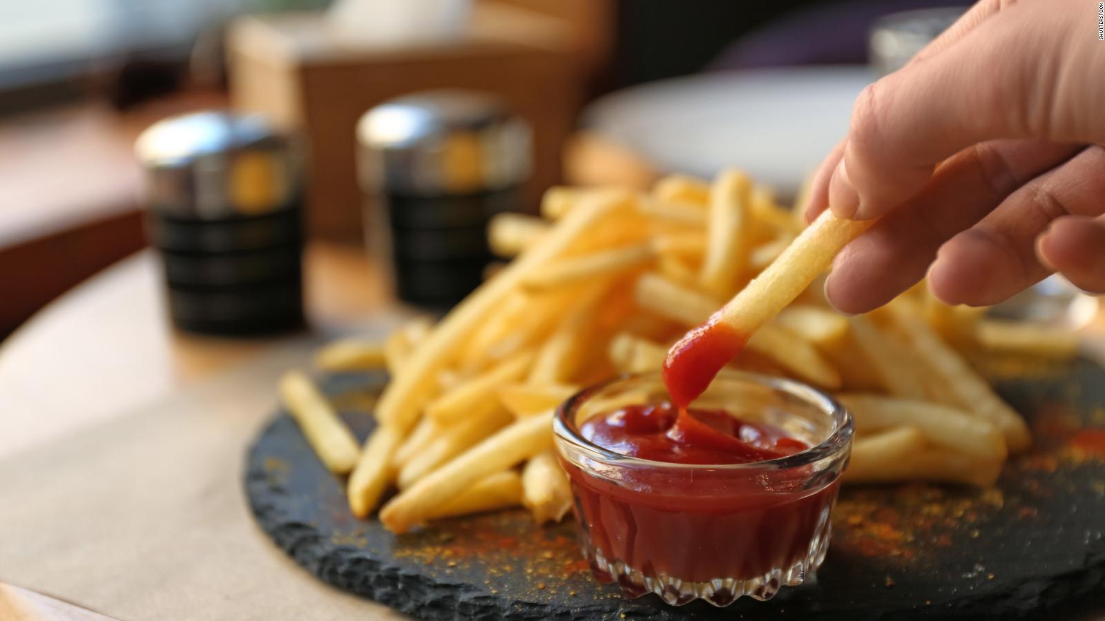 Incluso una pequeña porción de alimentos fritos puede aumentar el riesgo de enfermedades cardíacas, según el estudio.