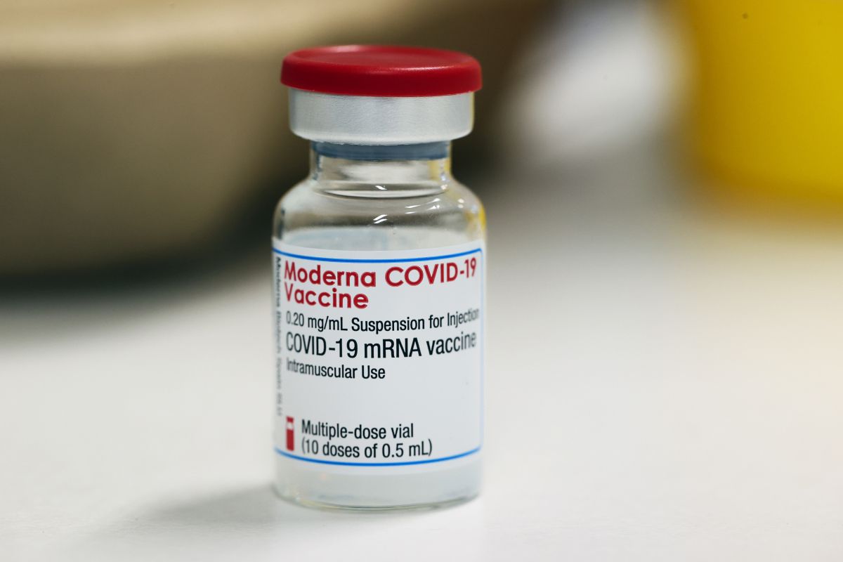 Las reacciones alérgicas a la vacuna COVID-19 de Moderna son extremadamente raras, según el informe.
