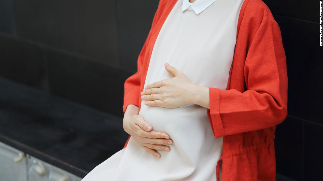 ¡Pierde peso con las tareas domésticas! El consejo del gobierno de Seúl de los años 50 a las mujeres embarazadas está bajo fuego. 