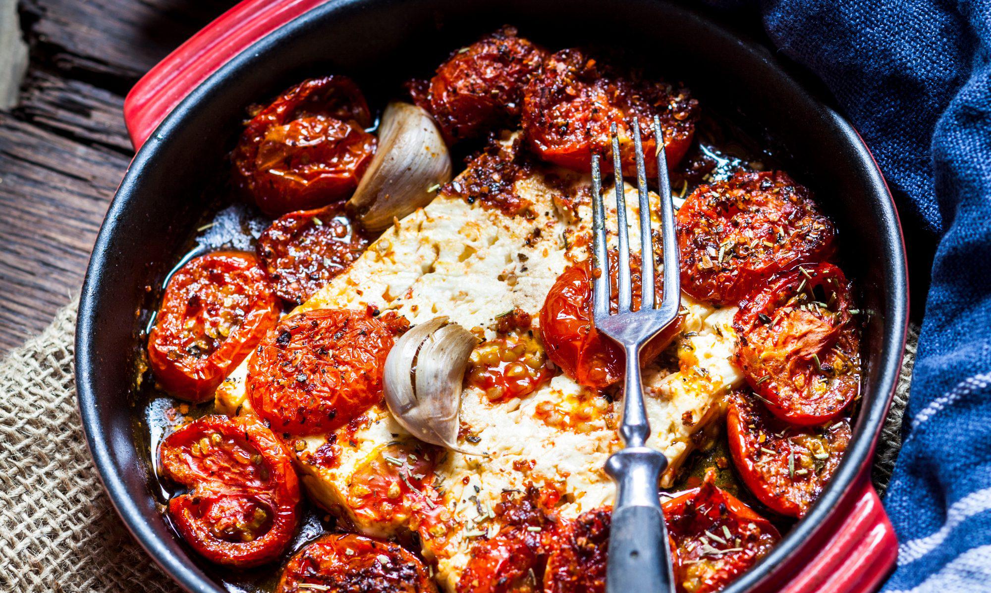 La pasta con feta al horno está arrasando en TikTok: así se hace