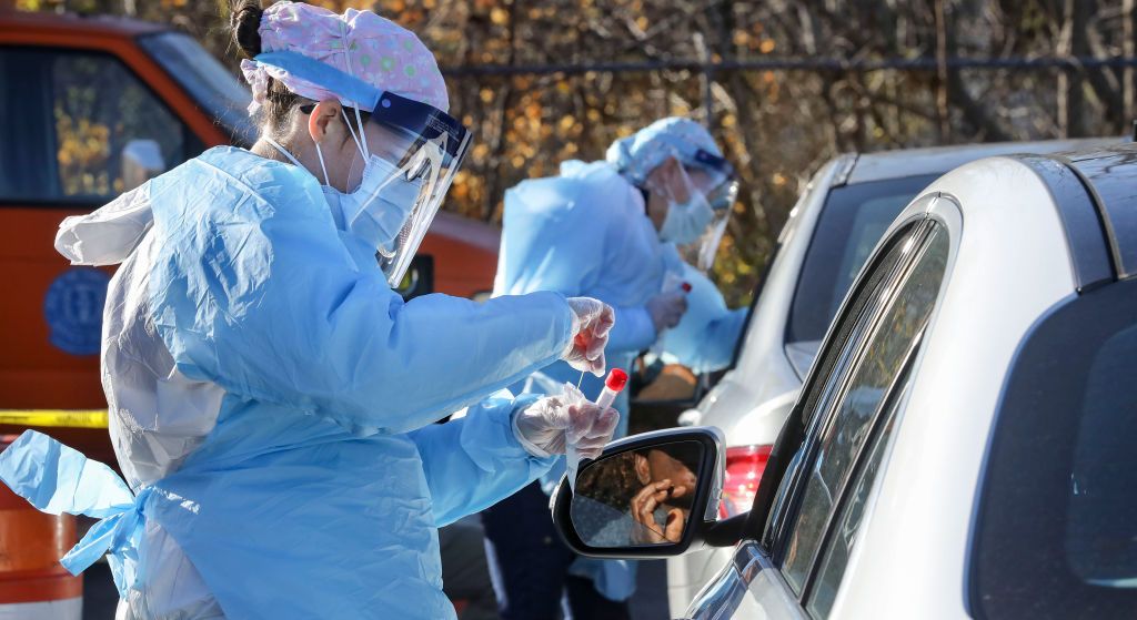 Una nueva variante del coronavirus en Nueva York presenta una mutación que evita la vacunación