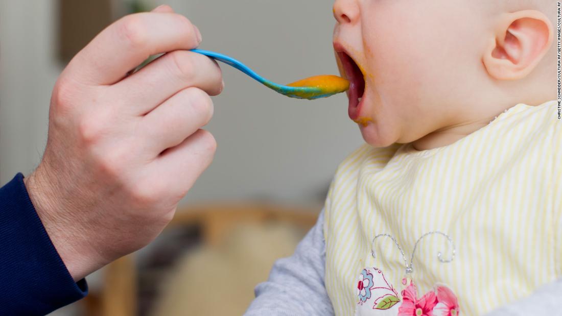 La FDA advierte a los fabricantes de alimentos para bebés de que 
