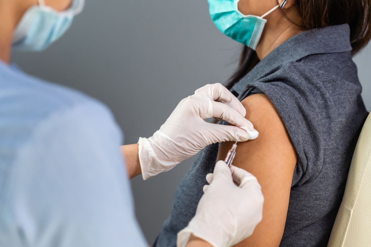 Las autoridades estadounidenses afirman que las vacunas de refuerzo de COVID-19 pueden ser necesarias en un plazo de 12 meses