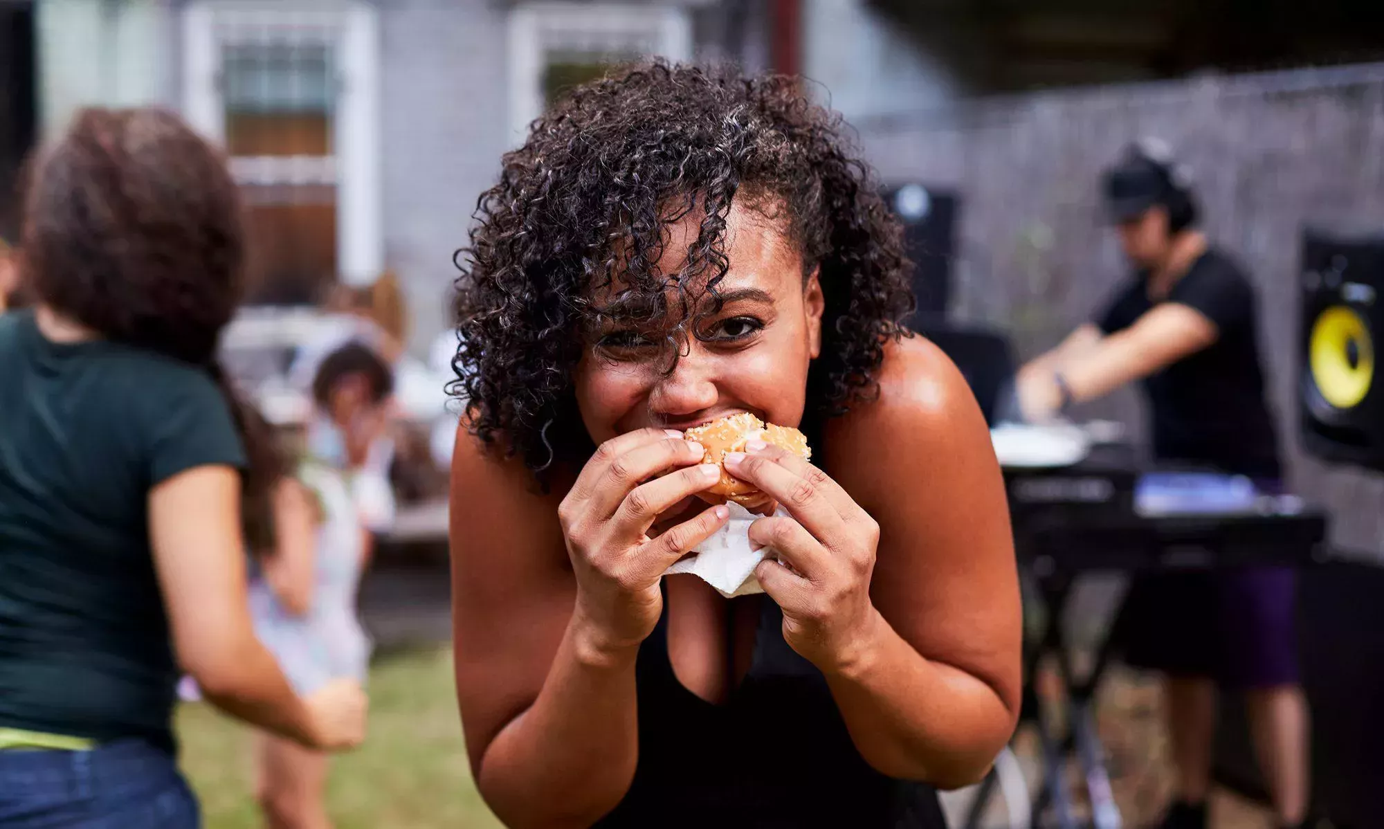 El truco de la hamburguesa baja en carbohidratos de TikTok es una forma fácil de comer más verduras