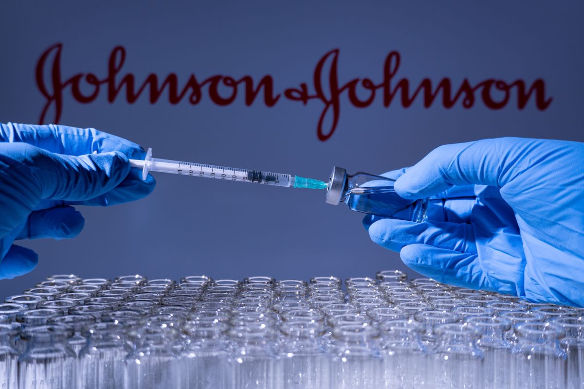 Johnson & Johnson dice que la vacuna COVID-19 protege contra la variante delta