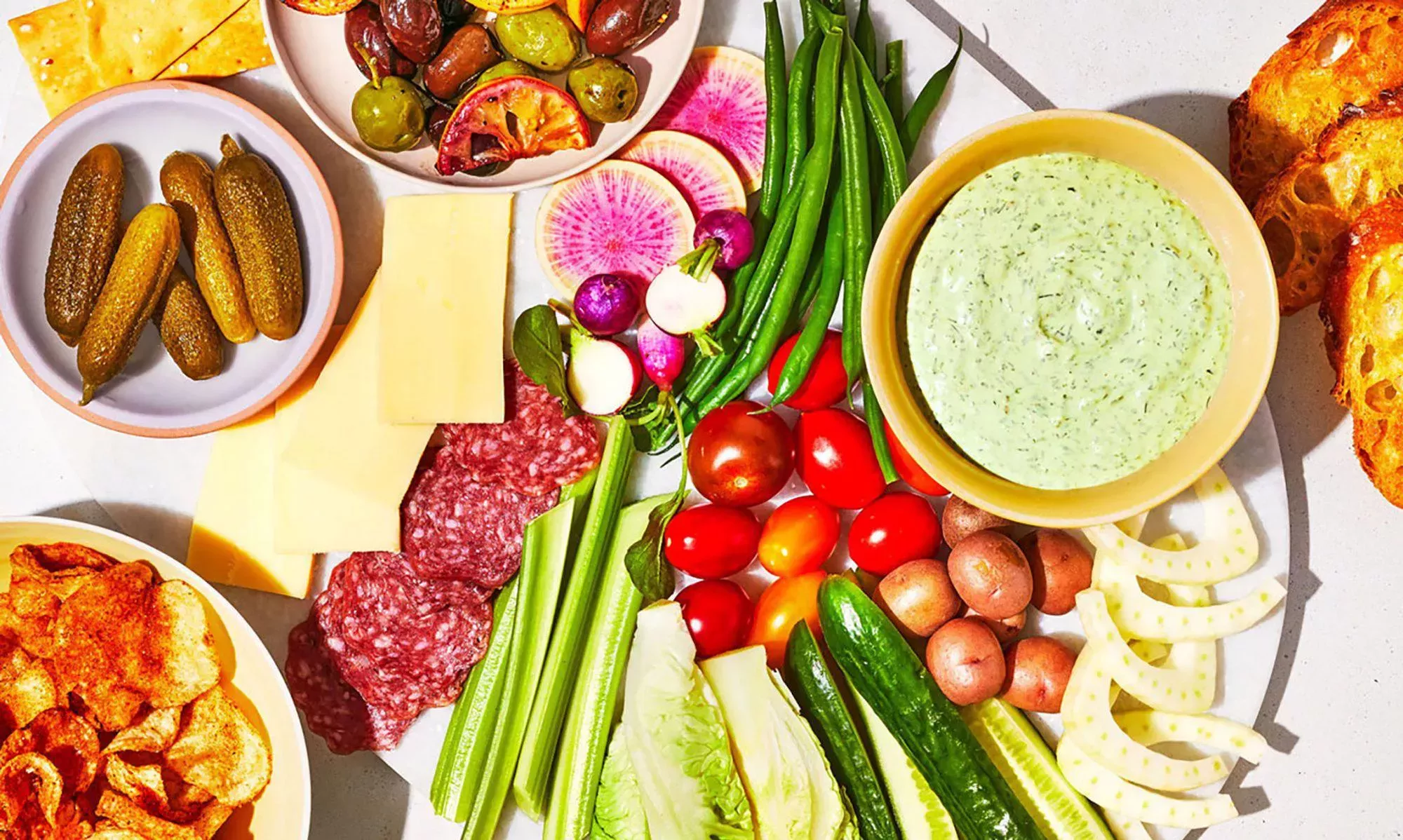 Cómo construir una tabla de aperitivos que no deje a tus invitados con hambre