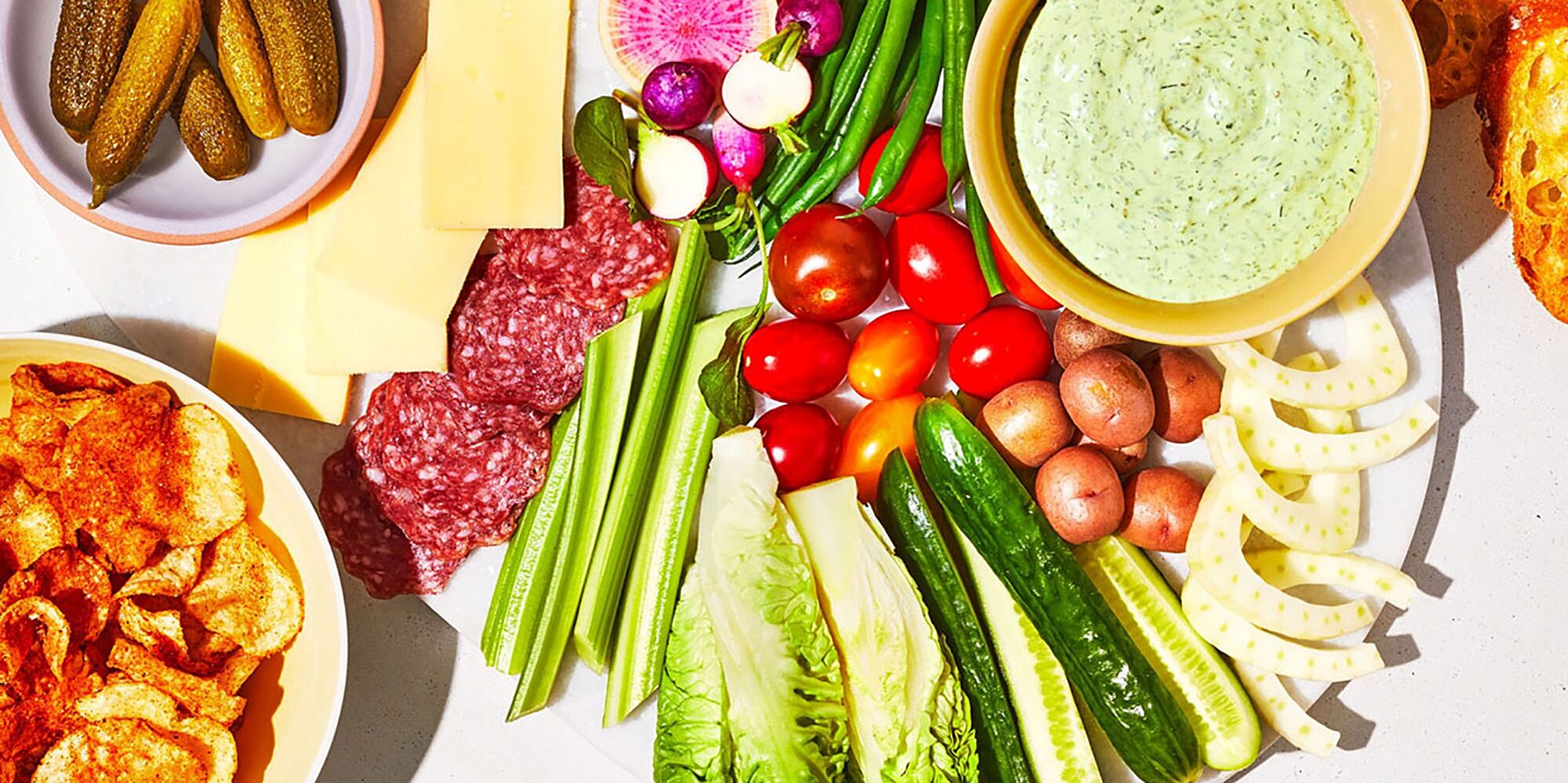 Cómo construir una tabla de aperitivos que no deje a tus invitados con hambre