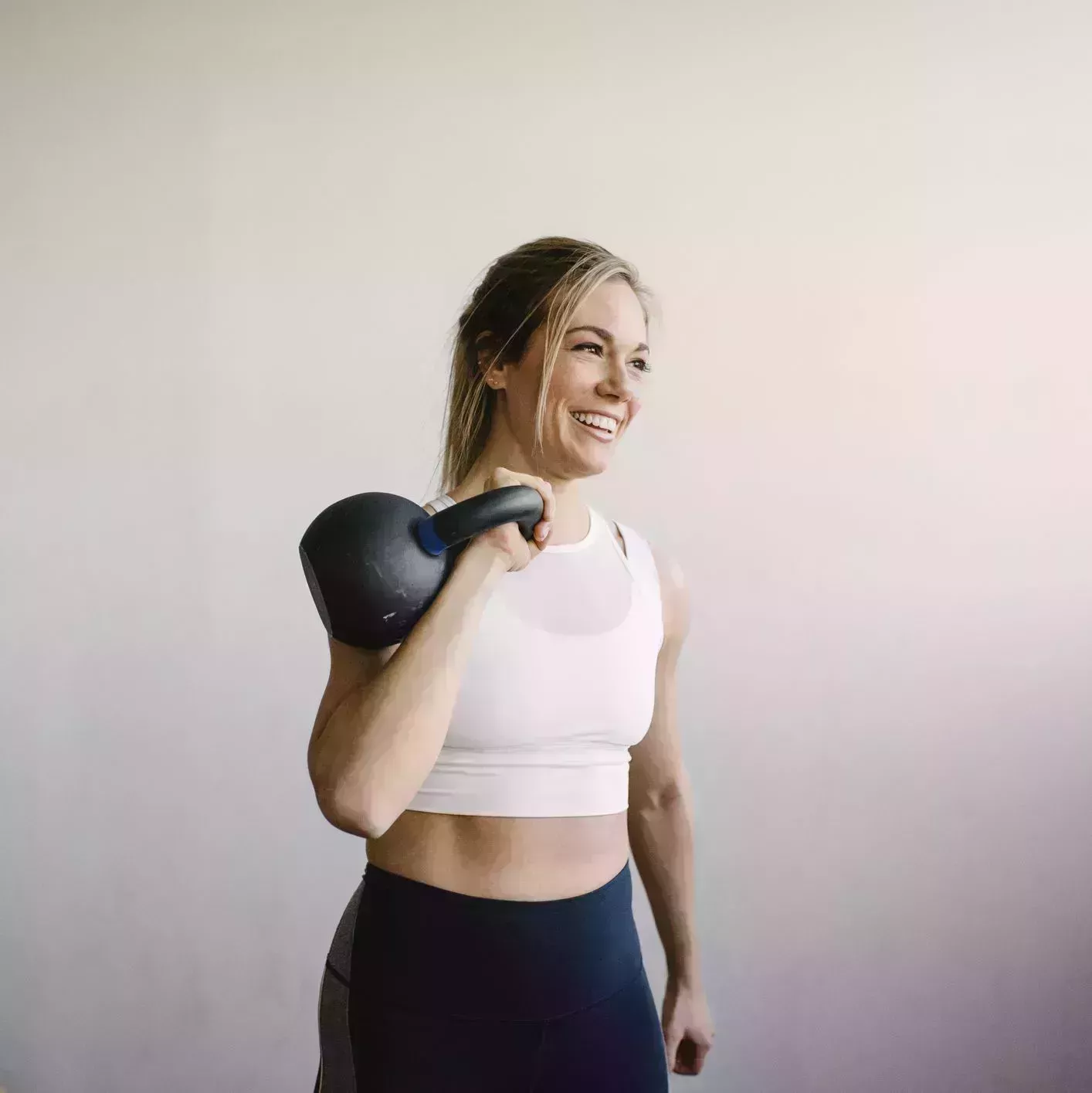 Los 10 mejores ejercicios con kettlebell para un entrenamiento total del cuerpo
