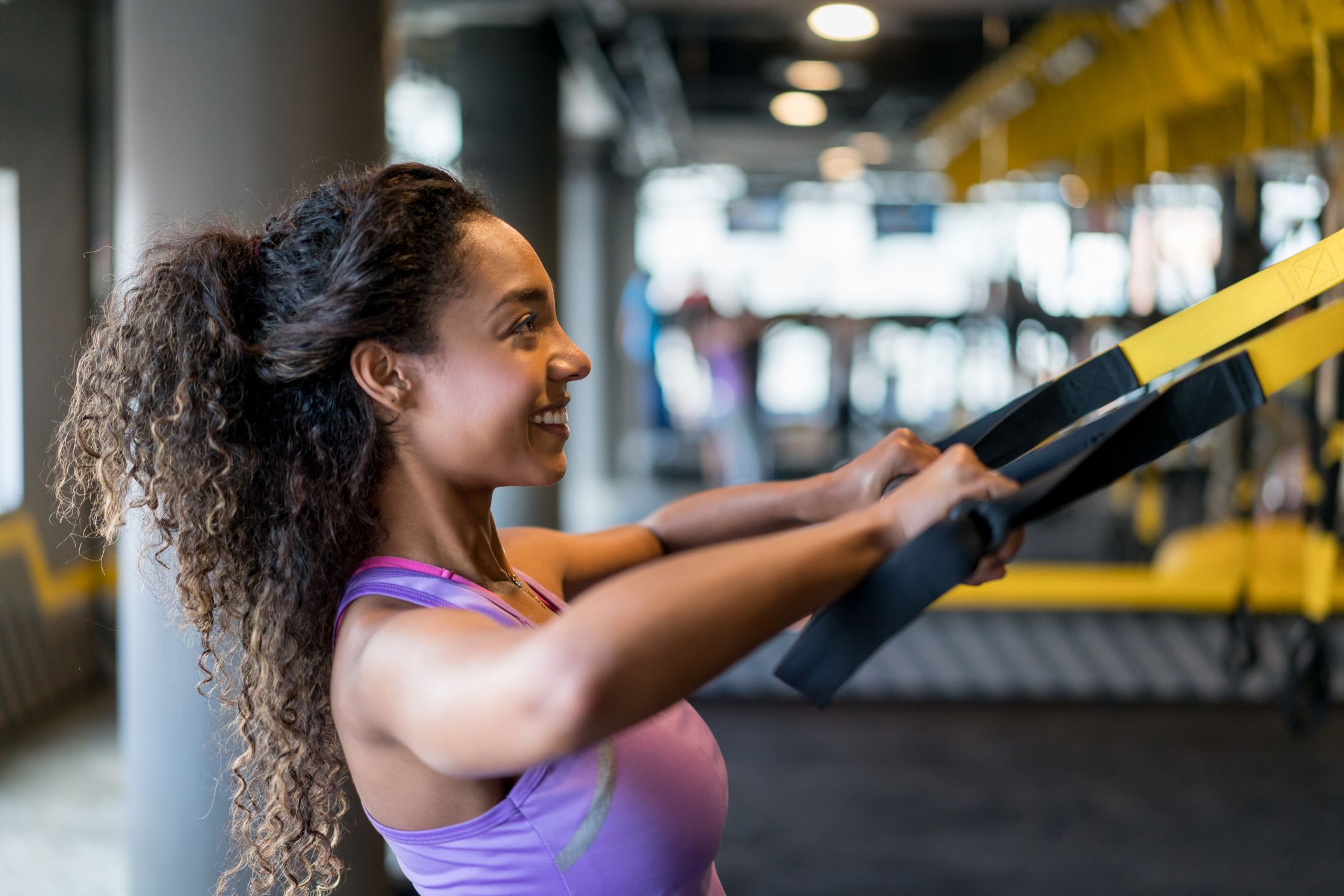 Los 15 mejores ejercicios de TRX para todos los niveles, según los expertos en fitness
