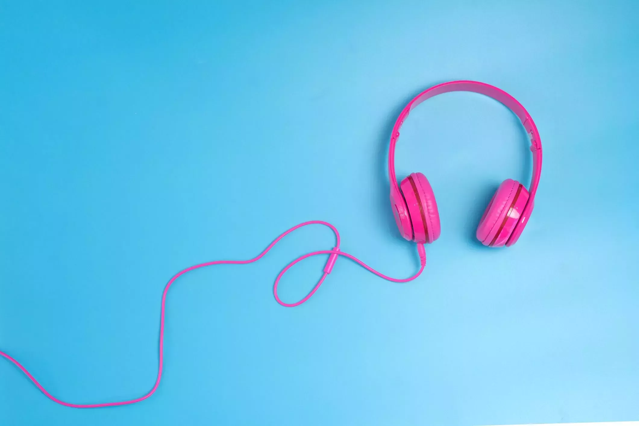 ¿Por qué me pitan los oídos? 9 causas del tinnitus, según los audiólogos