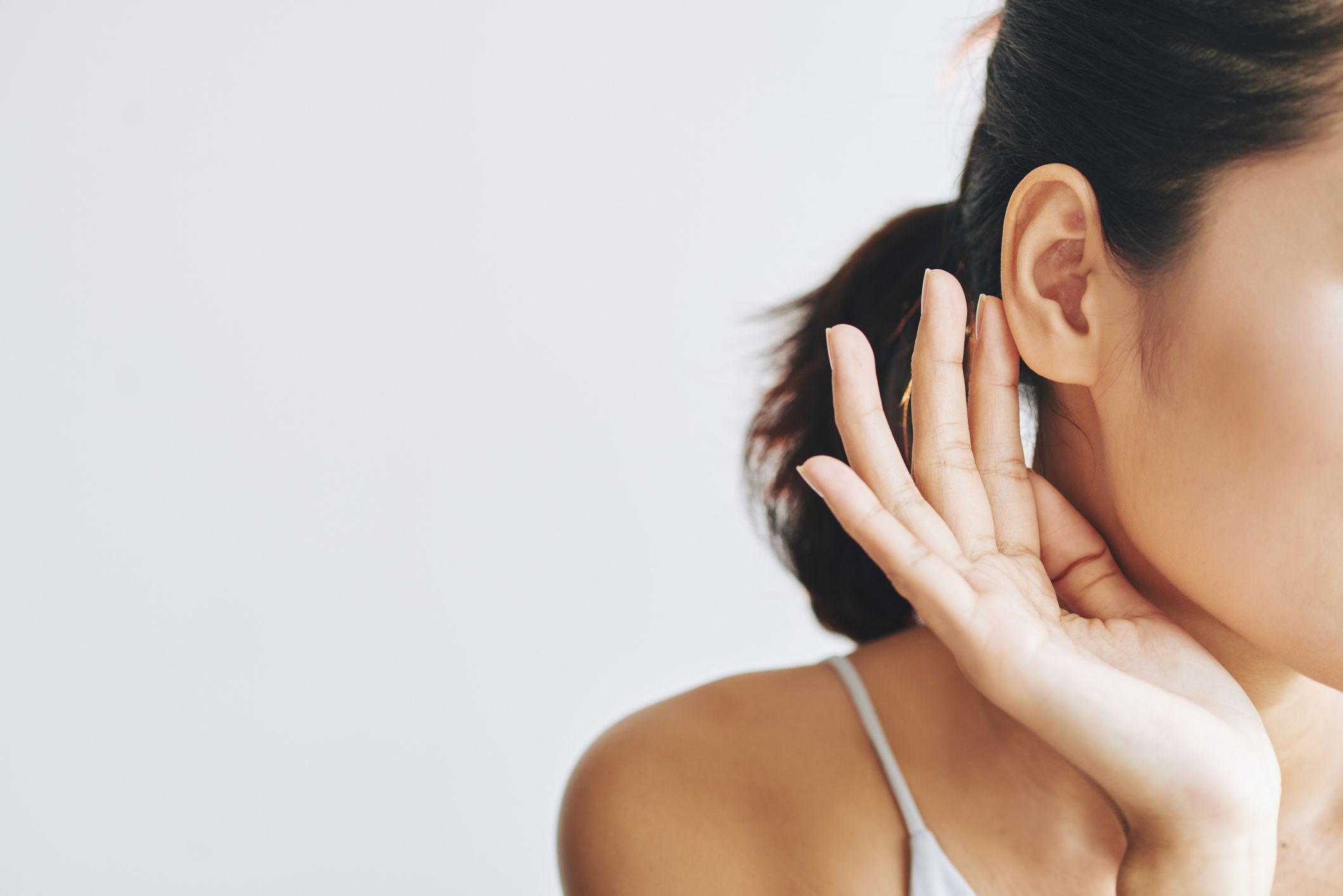 ¿Por qué me pitan los oídos? 9 causas del tinnitus, según los audiólogos